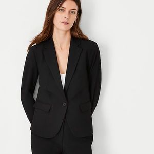 Ann Taylor- Notched One Button Blazer in Seasonless Stretch- Size 4 Petite